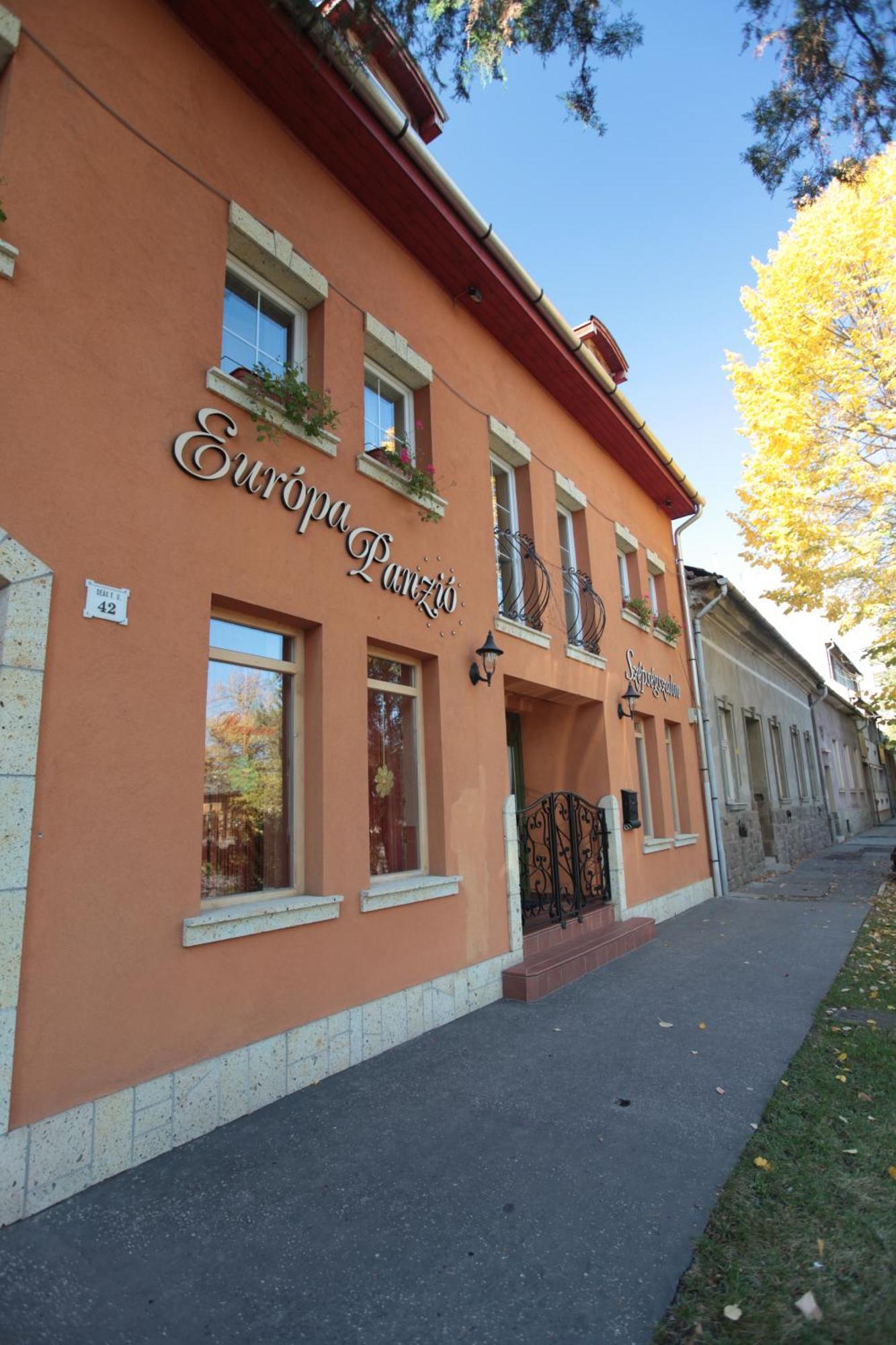 Bed and Breakfast Európa Panzió Eger Exterior foto